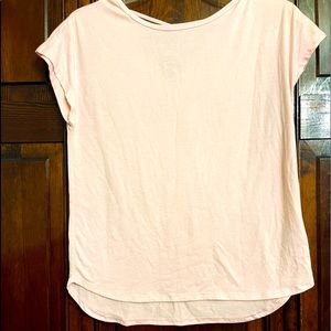 Comfortable top, goes great with leggings.